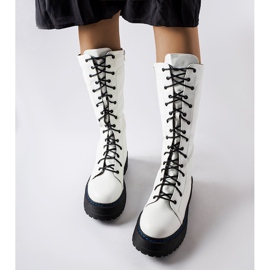 Botas aislantes blancas en la plataforma Hide. blanco 2