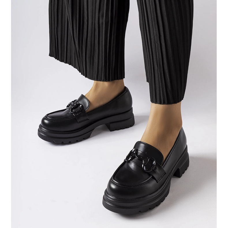 Mocasines negros con hebilla negra de Morubio 1