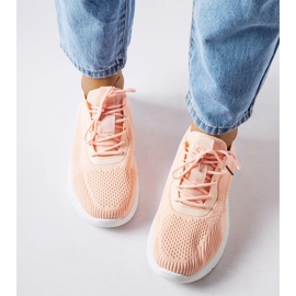 Zapatillas naranjas y blancas de Nelson 1