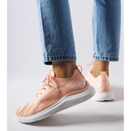 Zapatillas naranjas y blancas de Nelson 2