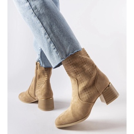 Botines beige con parte superior perforada de Cavallo 1
