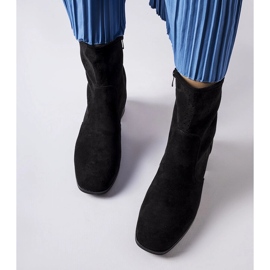 Botines negros con parte superior perforada de Cavallo 1