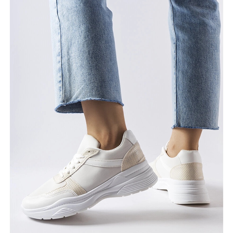 Zapatillas blancas con detalles en piel de serpiente de Diego blanco 1