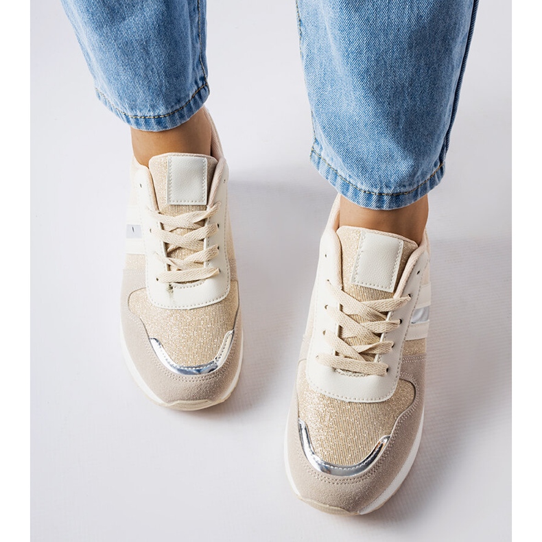 Inna Zapatillas con cuña en beige y plata de Titusville 1