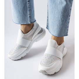 Zapatillas blancas con pedrería de Algiso blanco 1