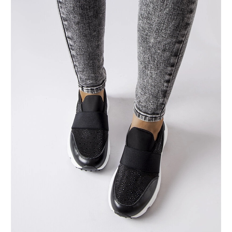 Zapatillas negras con pedrería de Algiso negro 1