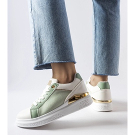 Inna Zapatos blancos y verdes con detalles dorados de Palais 1