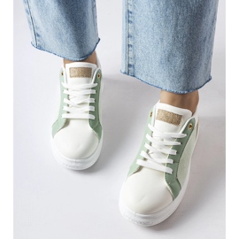 Inna Zapatos blancos y verdes con detalles dorados de Palais 2