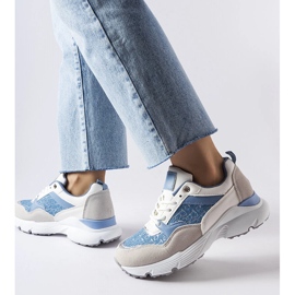 Zapatos azules y blancos con detalles plateados de Rio 2