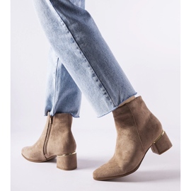 Botines de tacón bajo beige de Tayyib 2