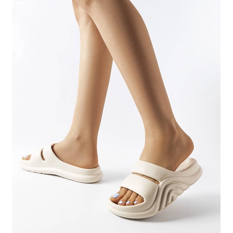 Chanclas de goma beige de Geneve 2