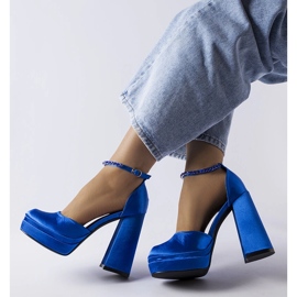 Zapatos de tacón azules de Elida. 1