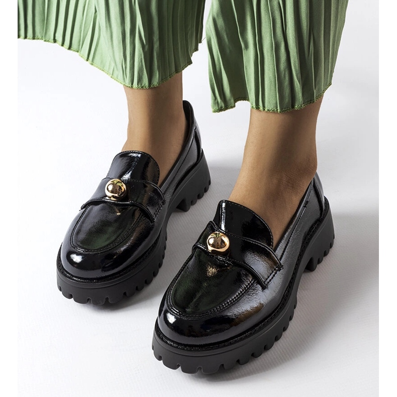 Zapatos lacados en negro de Stella 1