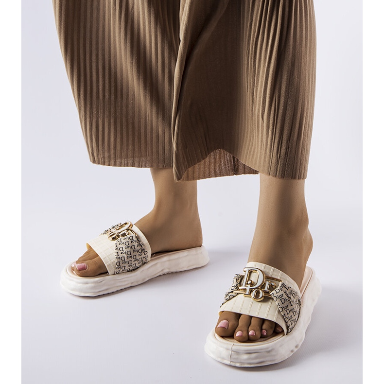 Chanclas decorativas de goma beige de Bérard 1