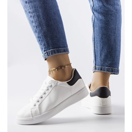 Zapatillas blancas con aplicación negra de Ingle blanco 2