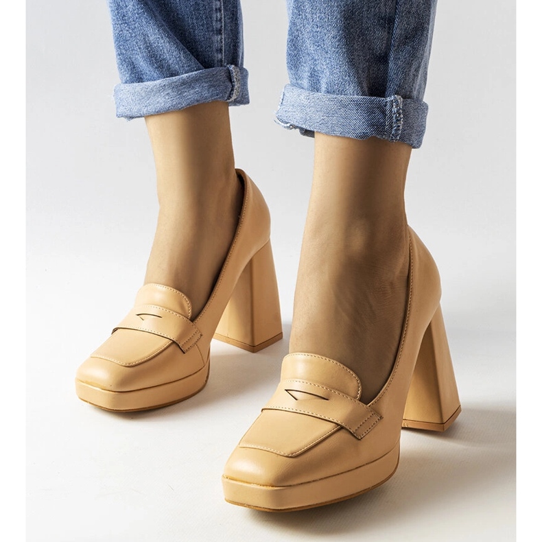 Zapatos de tacón beige de Inès 1