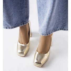 Zapatos de tacón dorados de Mailly 2