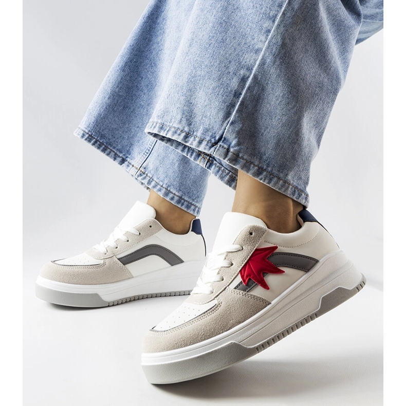 Zapatillas blancas con inserto de ante ecológico de Kollins blanco 1 Zapatillas blancas con inserto de ante ecológico de Kollins blanco 1