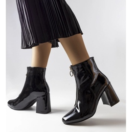 Botas de charol negro con cremallera Soutter plateada 1