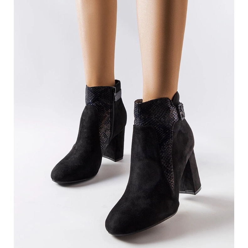 Botas negras con inserto de serpiente en ante ecológico Daamen negro 1 Botas negras con inserto de serpiente en ante ecológico Daamen negro 1