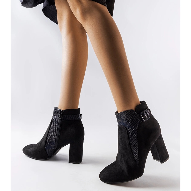 Botas negras con inserto de serpiente en ante ecológico Daamen negro 2 Botas negras con inserto de serpiente en ante ecológico Daamen negro 2