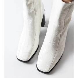 Botines blancos con imitación piel de cocodrilo de Belluci 1