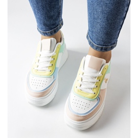 Zapatillas coloridas en la plataforma Gidle blanco 2