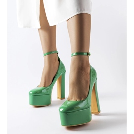 Zapatos de tacón alto en charol verde de Colle 1