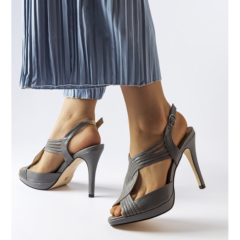 Sandalias grises de tacón alto de Tougas 1