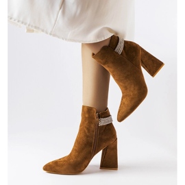 Botines marrones con circonitas de Liviana marrón 1