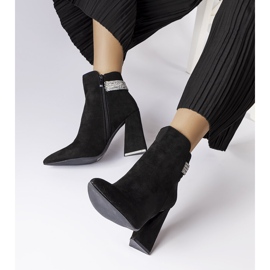 Botines negros con circonitas de Liviana 1