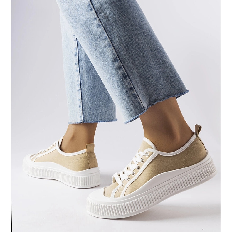 Zapatillas con plataforma beige de Alfianello 1