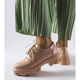 Zapatos charol beige Kelly 1