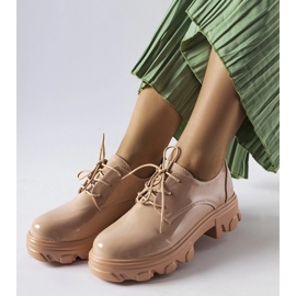 Zapatos charol beige Kelly 2
