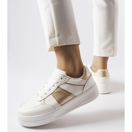 Zapatillas deportivas blancas y doradas de Parma. blanco 2