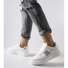 Zapatillas deportivas blancas y plateadas de Parma. blanco 1