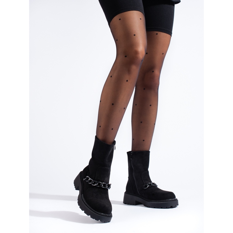 Trabajadoras en la plataforma Shelovet con una cadena negra negro 1