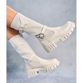 Botas Rhea Beige con parte superior flexible. 3