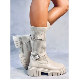 Botas Rhea Beige con parte superior flexible. 4