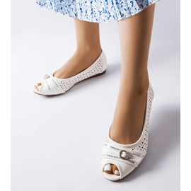 Bailarinas blancas caladas con pedrería de Creek blanco 1