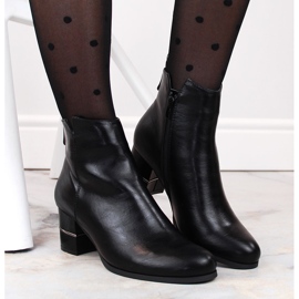 Botas negras Warm Chelsea en el poste de M. Daszyński negro 2 Botas negras Warm Chelsea en el poste de M. Daszyński negro 2