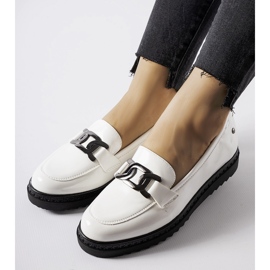 Inna Mocasines con cuña de charol blanco de Vinceza 2
