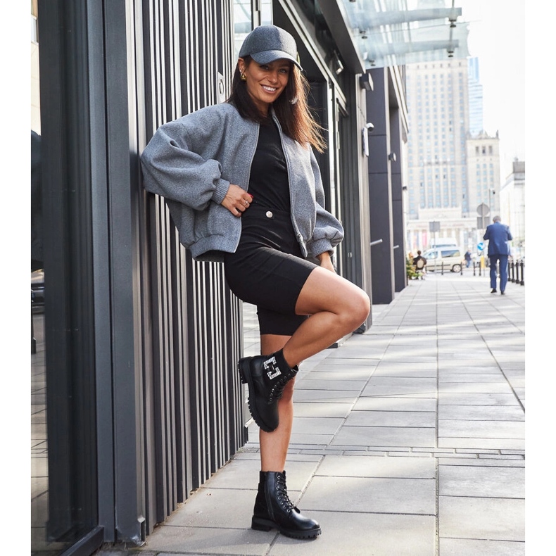 Inna Zapatos obreros negros con circonitas decorativas de Guevara. 1