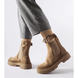 Botines marrones con cierre decorativo de Abela beige 1
