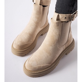 Botines beige con cierre decorativo de Abela 2