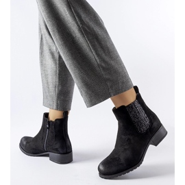 Botines planos negros con aplicación decorativa de Arnoux 1 Botines planos negros con aplicación decorativa de Arnoux 1