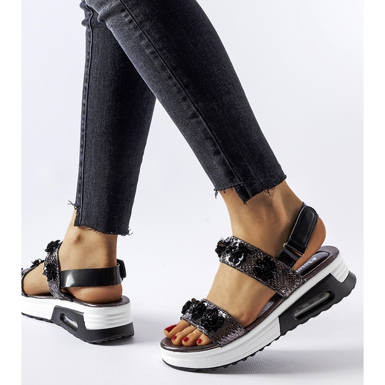 Inna Sandalias de cuña grises con flores de Stamford plata 1