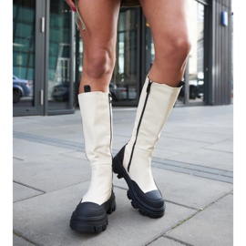 Botas macizas beige con pisada de Barrios 3