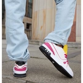 Zapatillas Archie blancas y rosas con lengüeta amarilla. blanco 4