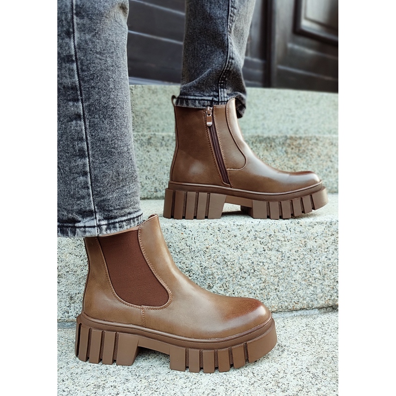 Mujeres Veris Trabajadoras marrón 2